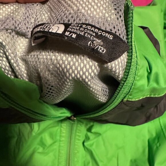 North face rain coat size 10-12 youth - Picture 2 of 2